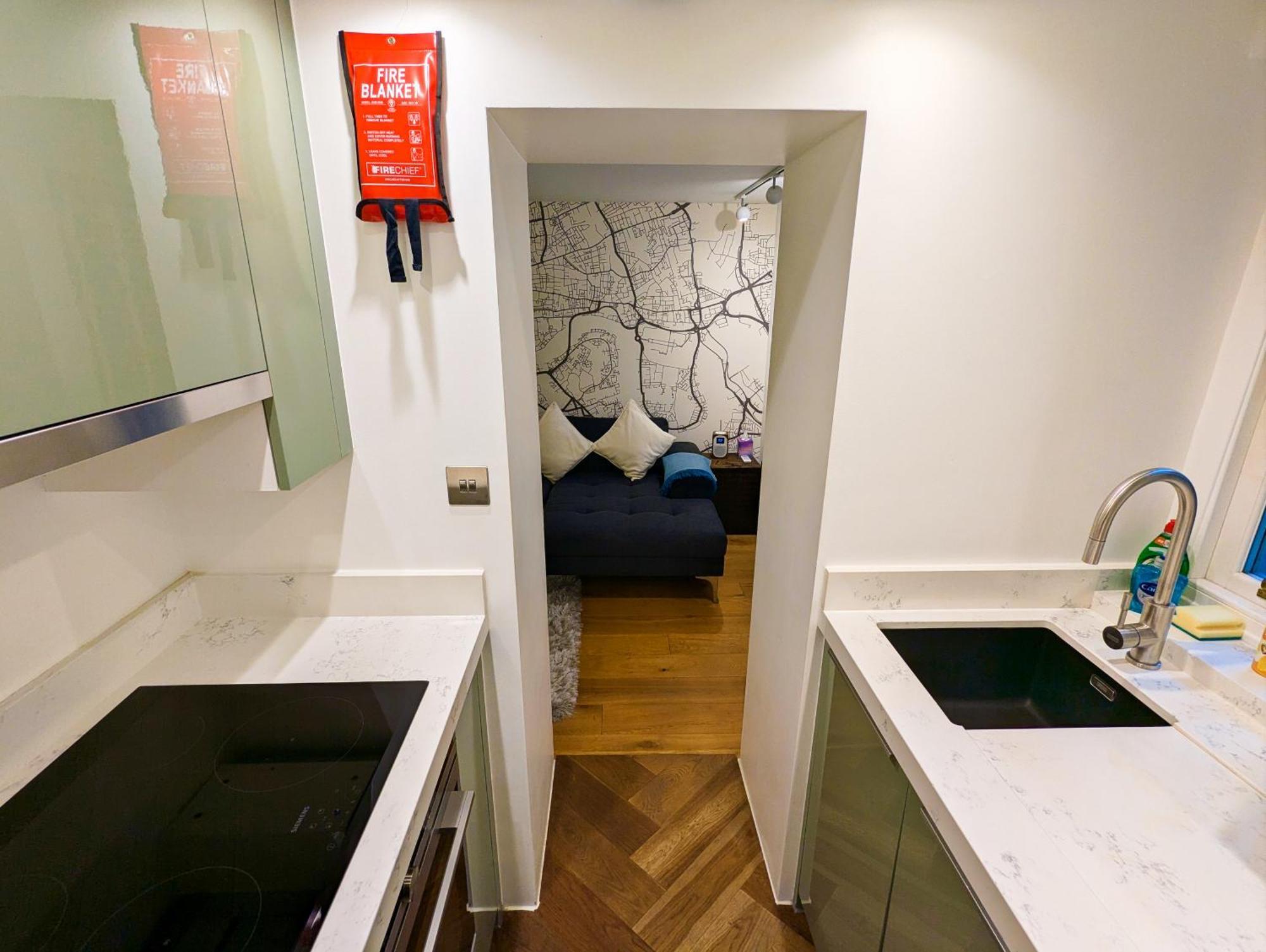 Modern 1 Bedroom Apartment In Kensington Лондон Экстерьер фото